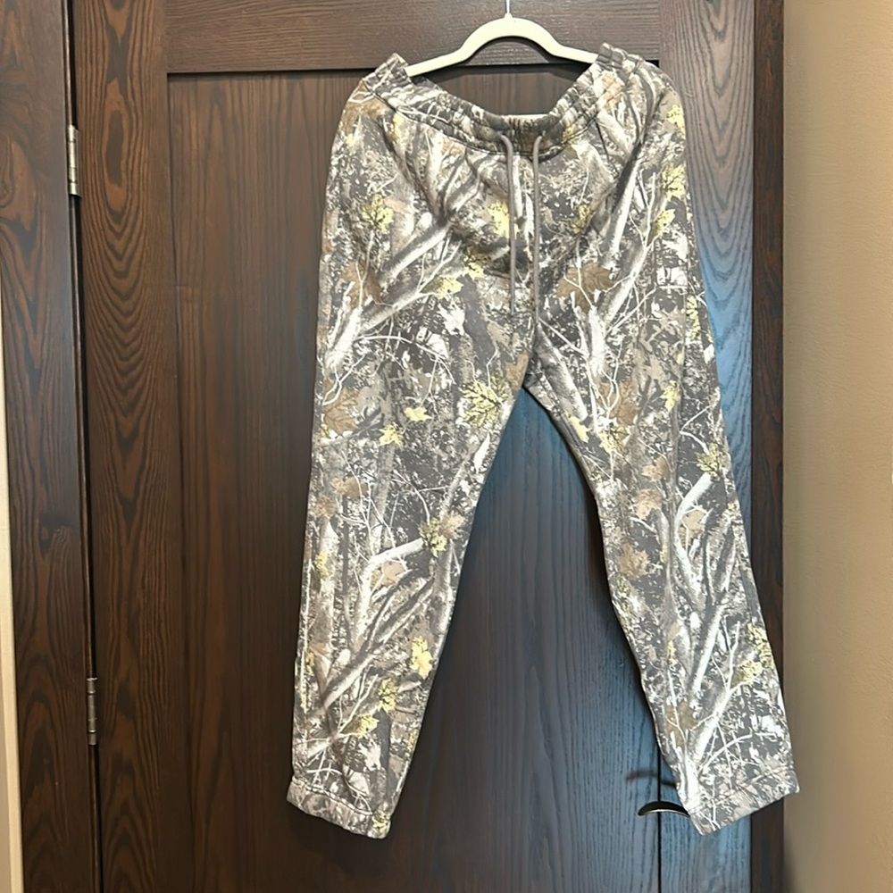 Abercrombie and Fitch men’s camo sweat pants